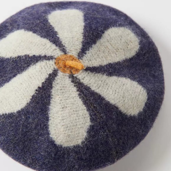 Urban Outfitters Lela Icon Beret - Picture 2 of 2